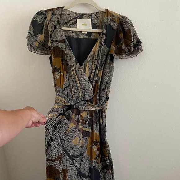 Maeve Dresses & Skirts - Maeve Dress Size 2 Petite Floral Print with a Tie V Neck